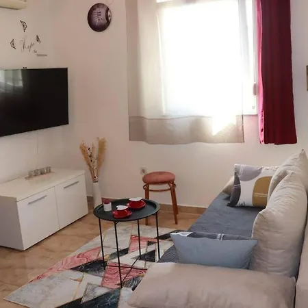 Kikaso - Near Mall Of Split, Free Parking Apartment *