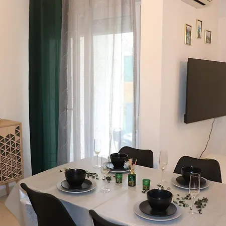 Kikaso - Near Mall Of Split, Free Parking Apartment *